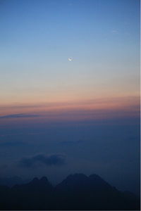 吉约克再挑卫冕冠军：掘金天团奇袭夺宝