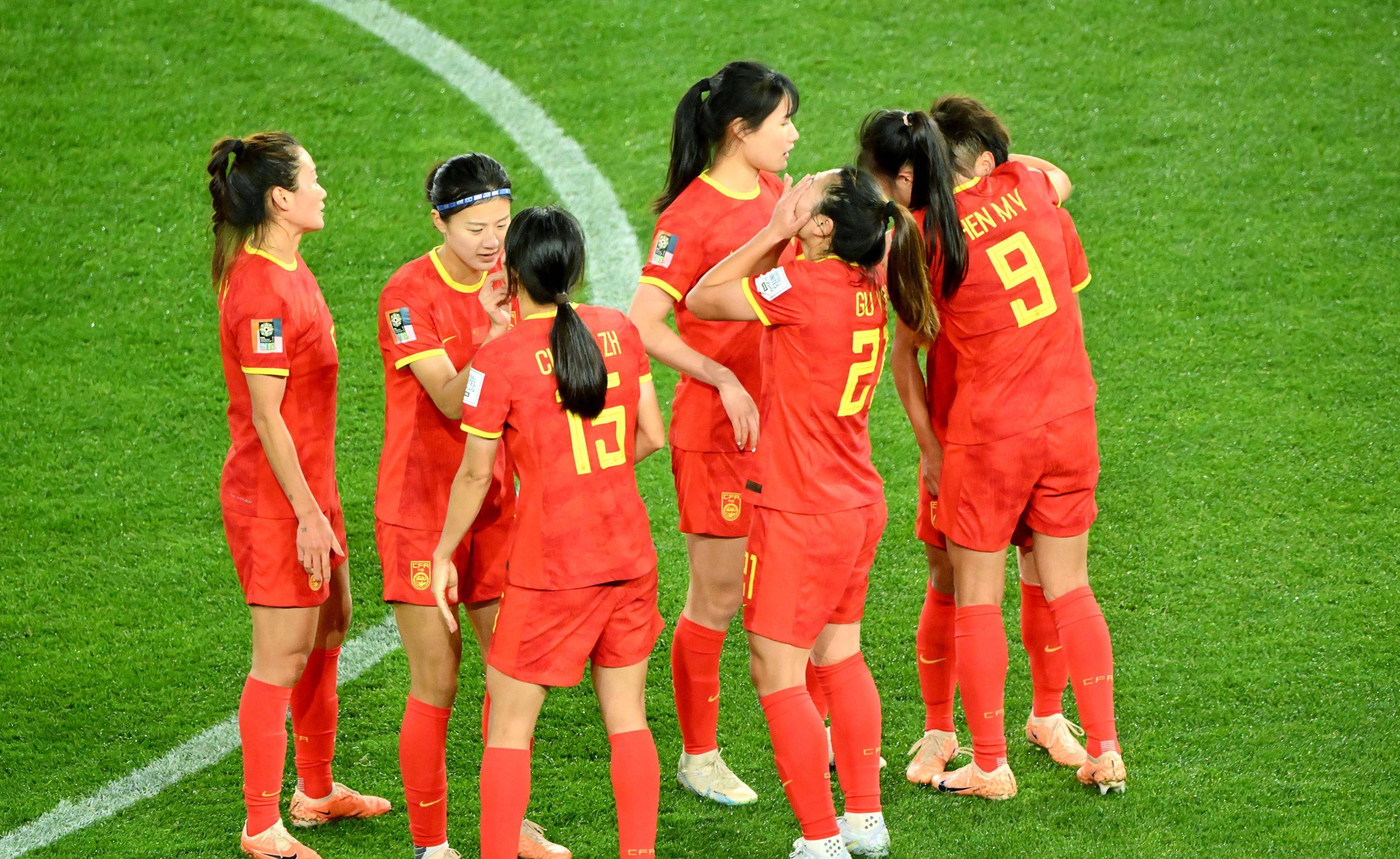 包含英格兰女足在关键时刻绝地反击的词条